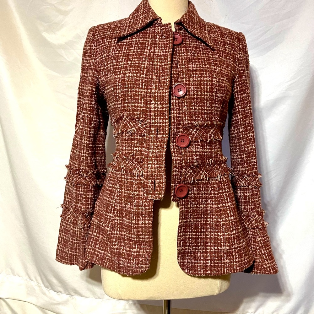 LIA LEE | Dark pink tweed blazer with raw edges, button-front and long sleeves